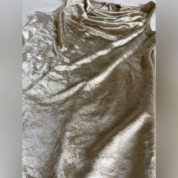 Banana Republic - Gold Top - Picture 9 of 9